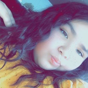 Meet your Posher, Larissa